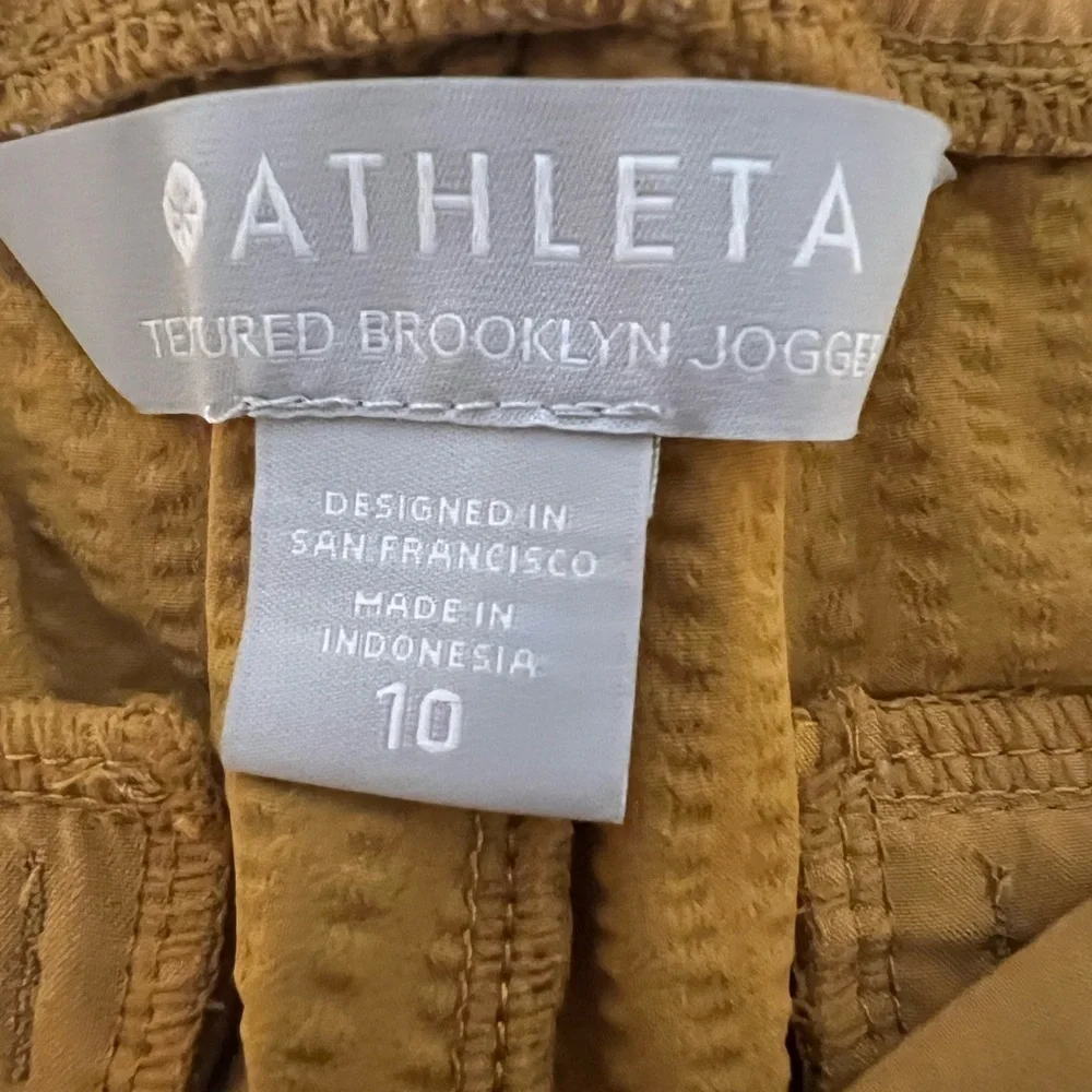 ATHLETA Brooklyn Joggers Women’s  NWOT Size 10 Gold